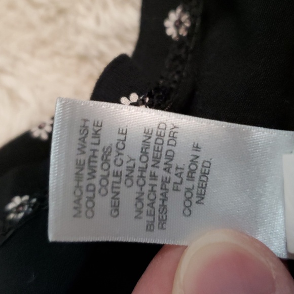 J. Jill Wearever Collection Black Daisies Floral Flowy Rayon Top 2X - Picture 10 of 10